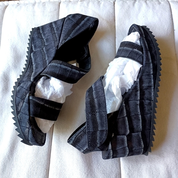 Pedro Garcia Stylish Black And Blue Women's Shoes_37.5